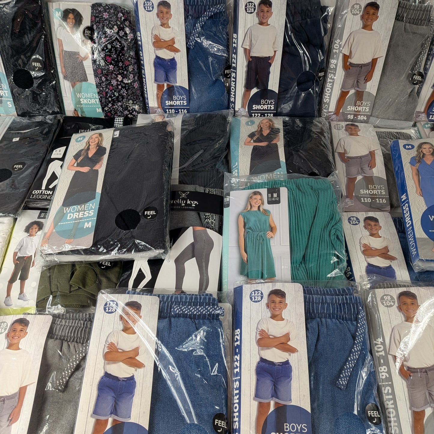 26 Articles Vêtements femme / enfant