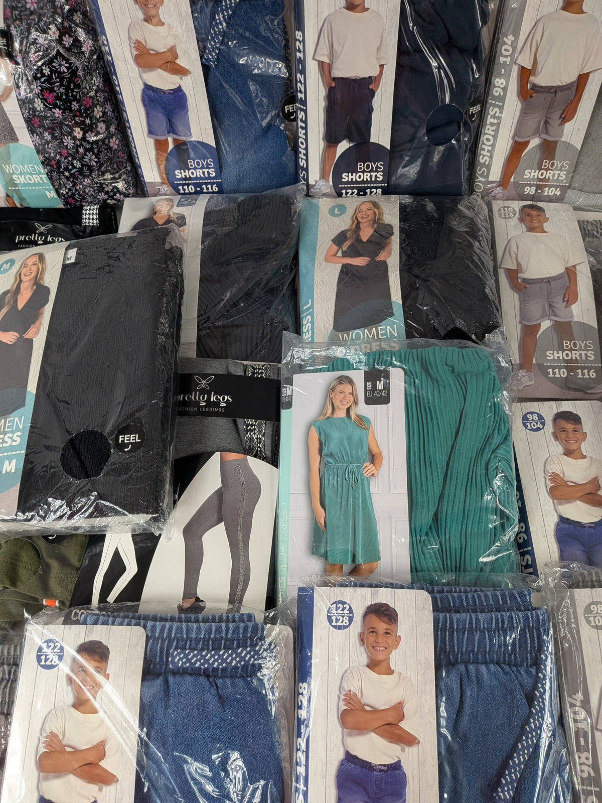 26 Articles Vêtements femme / enfant