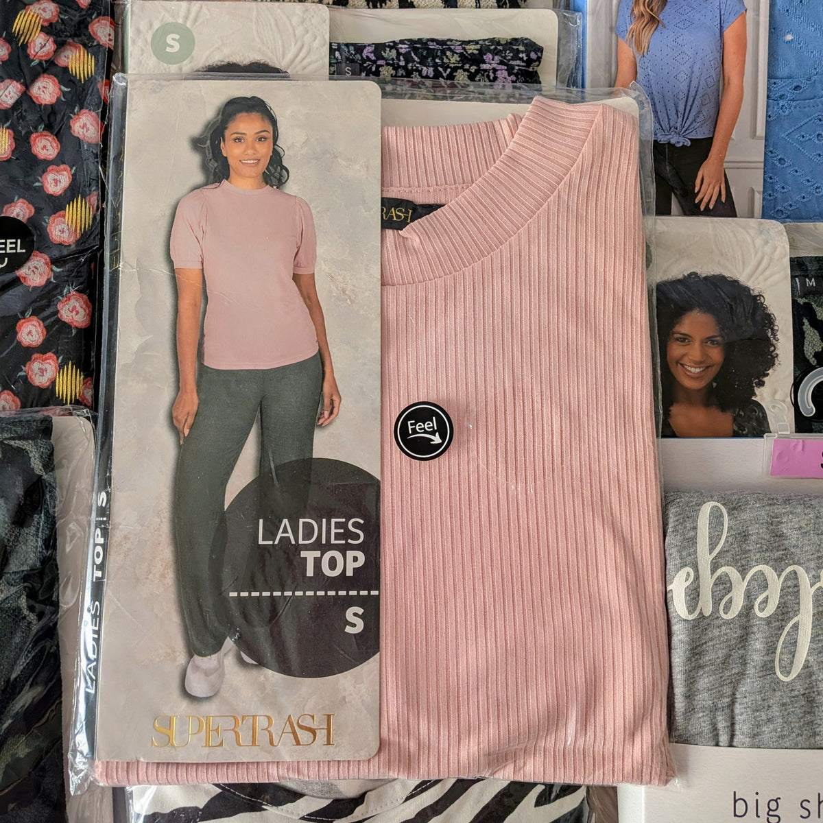 28 Vêtements femme haut- pyjama - robe...