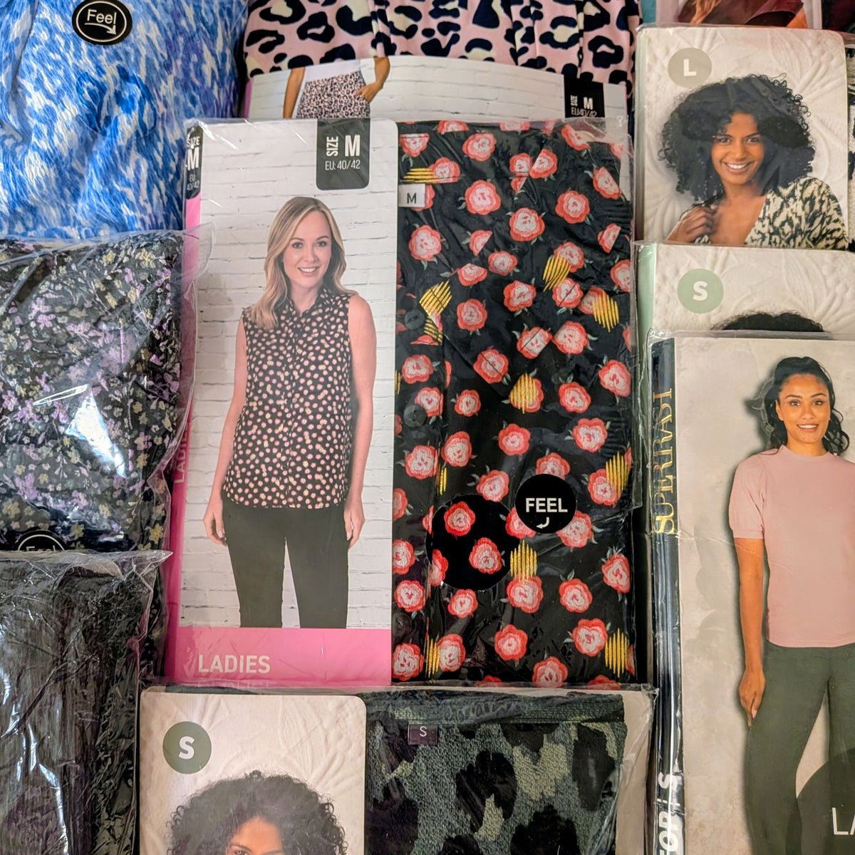 28 Vêtements femme haut- pyjama - robe...