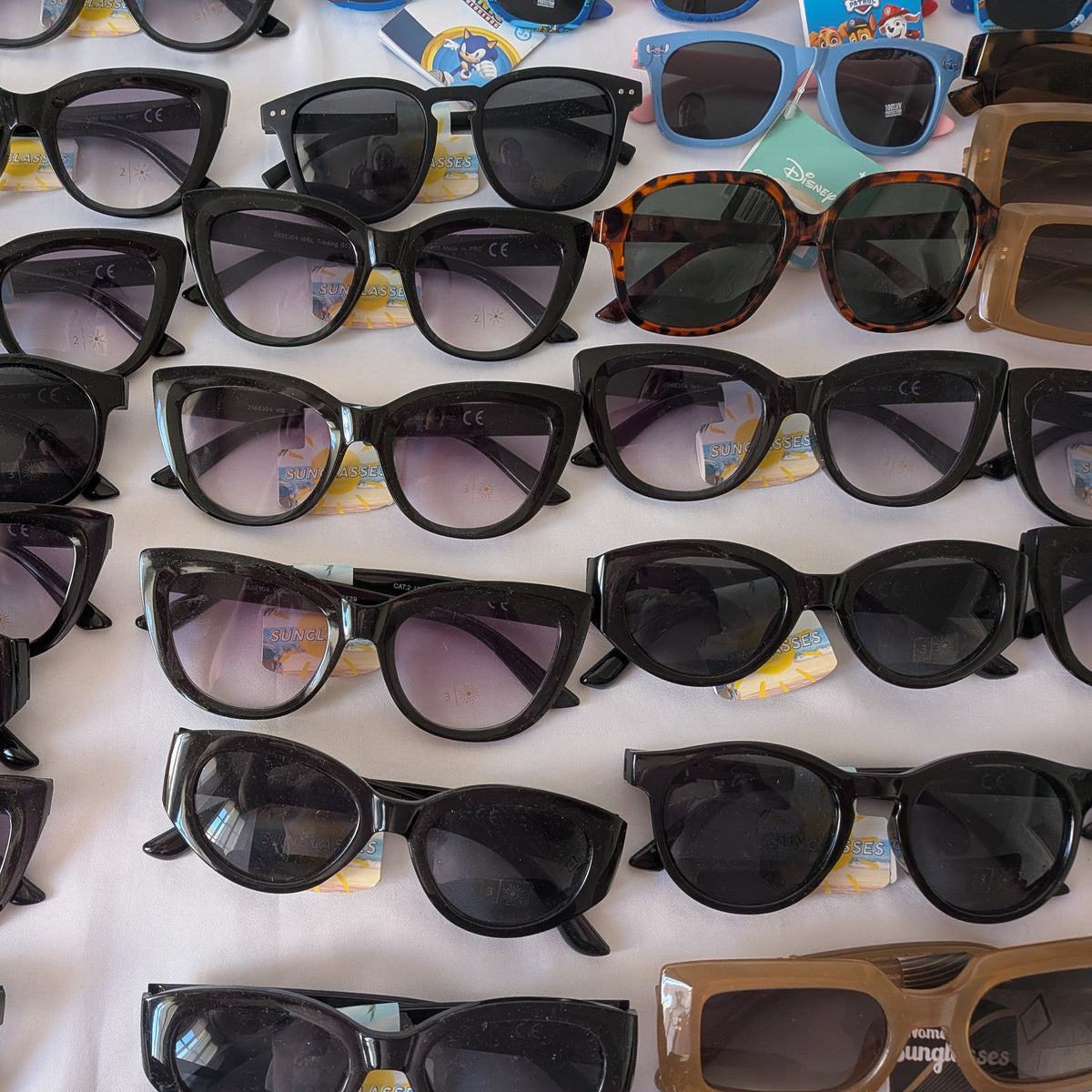 45 Paires de lunettes de Soleil enfant et adulte