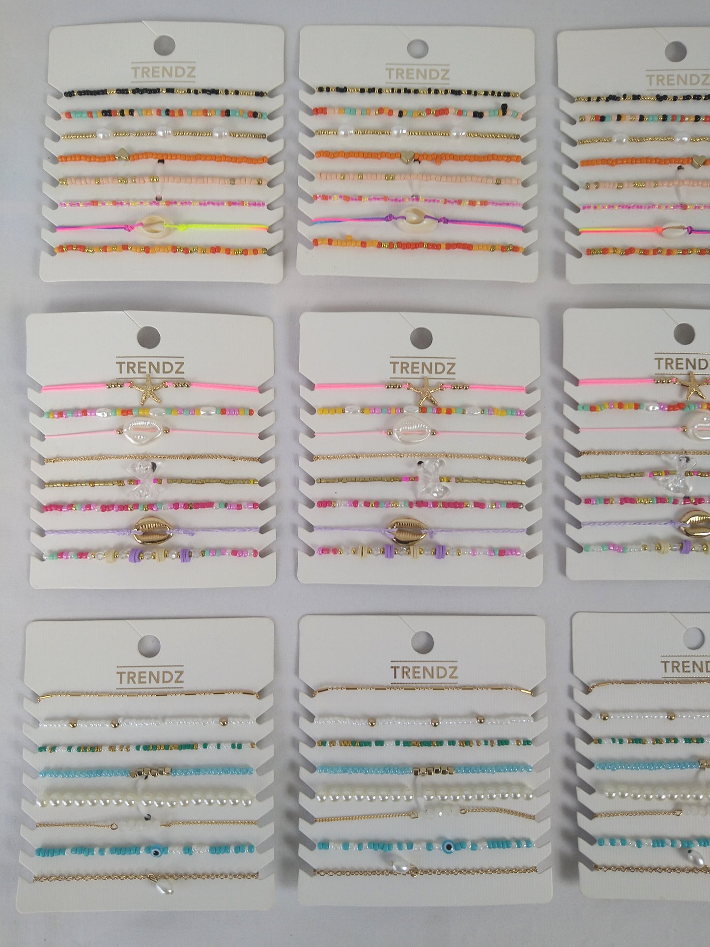 Lot de 18 paquets de 8 bracelets bijoux ( 0.75 euro / pcs )