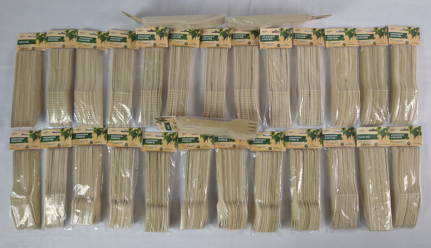 Lot de 28 paquets de 20 couverts en bois couteaux et fourchettes ( 0.35 e / pcs )