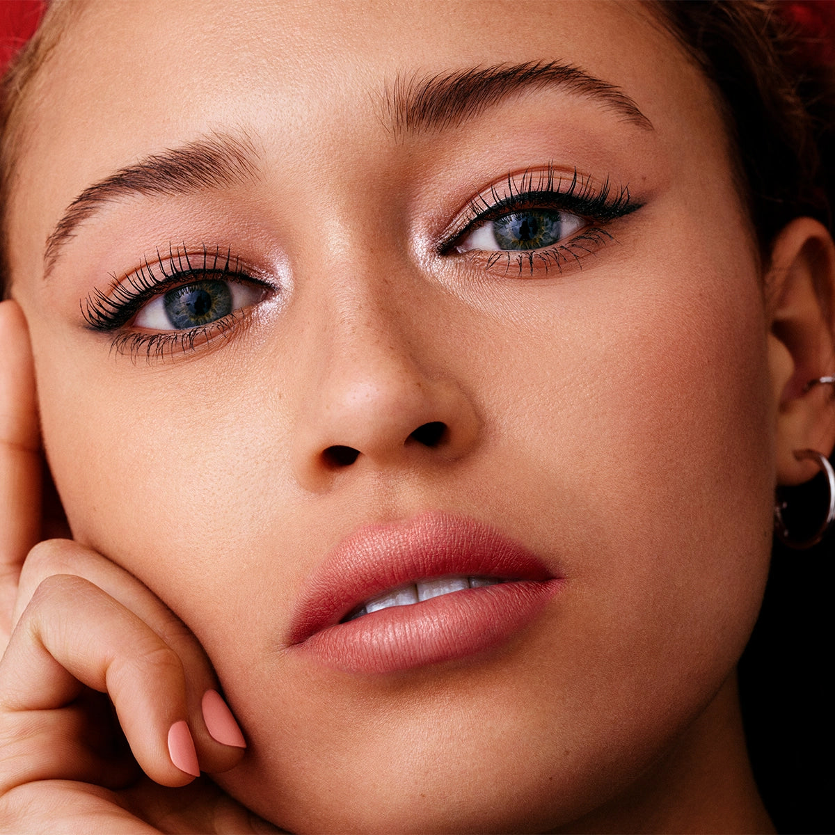 Mascara Volume On Demand 101 on black  Manhattan