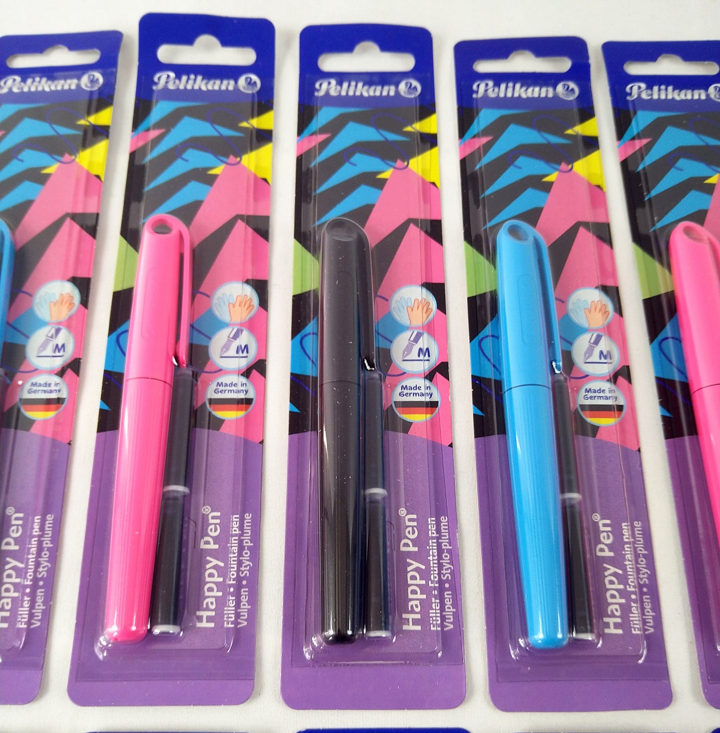 Lot de 18 stylos plume et leurs 2 recharges Pelikan ( 1.11 euro / pcs )