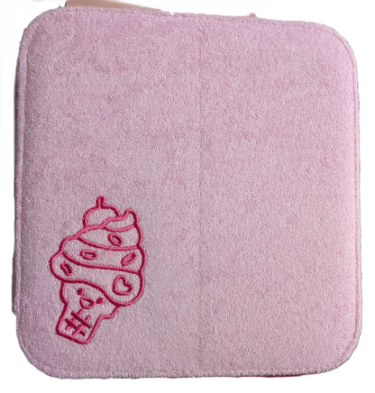 Coffret velours rose pour dessinateur futé remplie de crayons, feutres, règle...