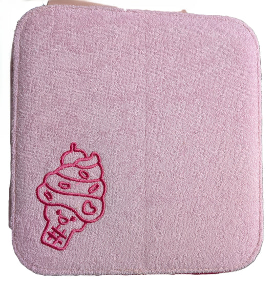 Coffret velours rose pour dessinateur futé remplie de crayons, feutres, règle...